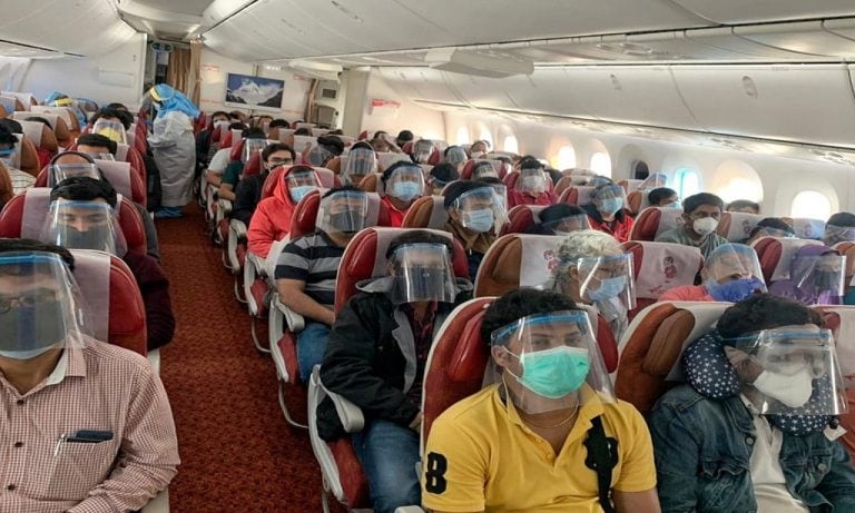 Hindistan’da uçakta 68 yolcudan 47’si pozitif çıktı