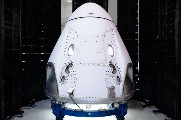 SpaceX, yeni tasarladığı Dragon kapsülünü tanıttı