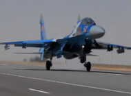 Kazakistan savaş uçaklarını ilk kez otoyola indirdi