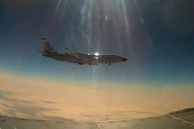 Rus MiG-31 avcı uçağı, ABD’nin RC-135 keşif uçağını önledi