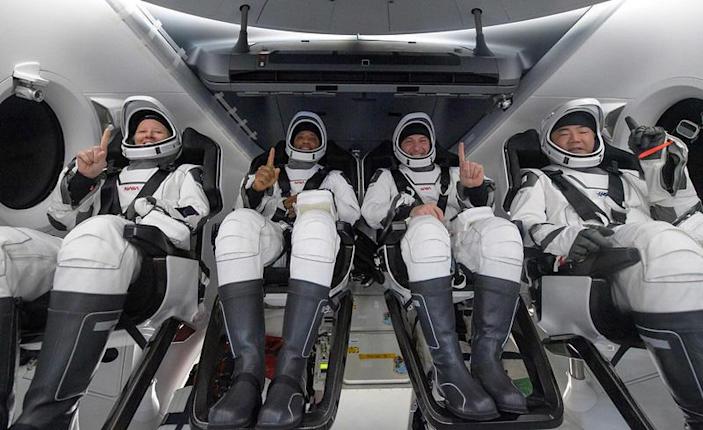 Crew Dragon görevi tamamlayıp Dünya’ya döndü