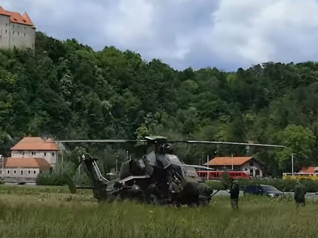 İspanya’da elektrik teline çarpan helikopter acil indi