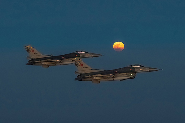 MSB, Süper Ay ve F-176’ların fotoğraflarını paylaştı