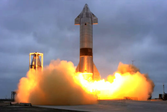 Starship ilk kez patlamadan iniş yaptı