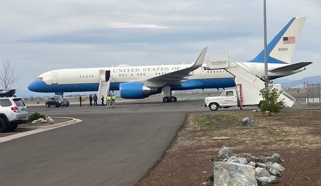 ABD Başkan Yardımıcısı uçağı, “Air Force 2” acil indi