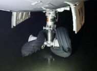Indigo havayolunun , ATR-72-500’ünün inişte lastiği patladı