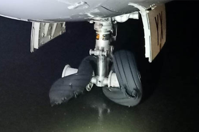 Indigo havayolunun , ATR-72-500’ünün inişte lastiği patladı