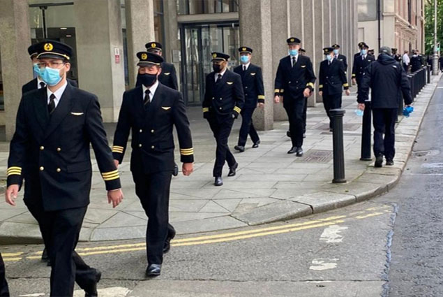 İrlanda Havayolları pilotları gösteri düzenledi