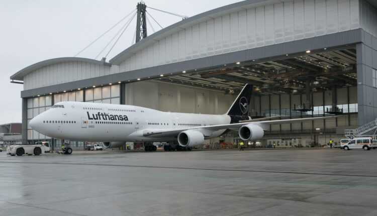 Lufthansa B747 uçaklarını hangardan çıkarmaya başladı