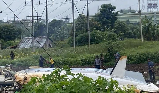 Myanmar’da askeri uçak düştü; 12 kişi hayatını kaybetti