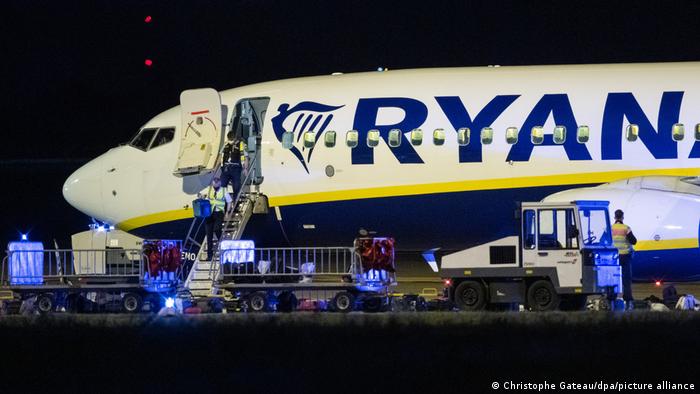 Ryanair uçağını, bomba ihbarı Berlin’e acil indirdi