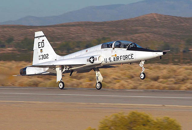 ABD Hava Kuvvetleri’nin Northrop T-38’i acil indi