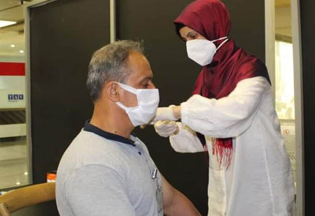 İzmir Adnan Menderes Havalimanı’nda aşı standı açıldı