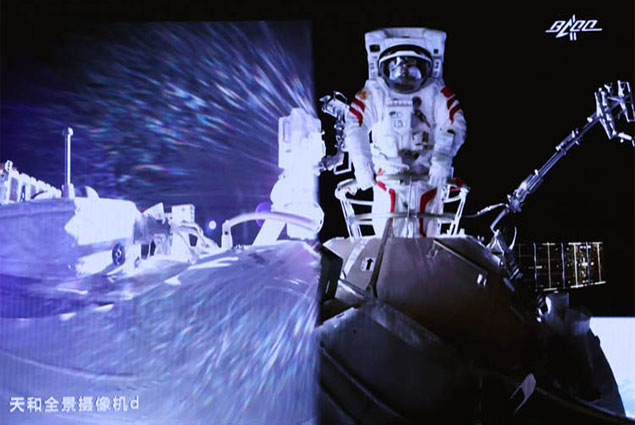 Çin’li taykonotlar ilk uzay yürüşünü yaptı