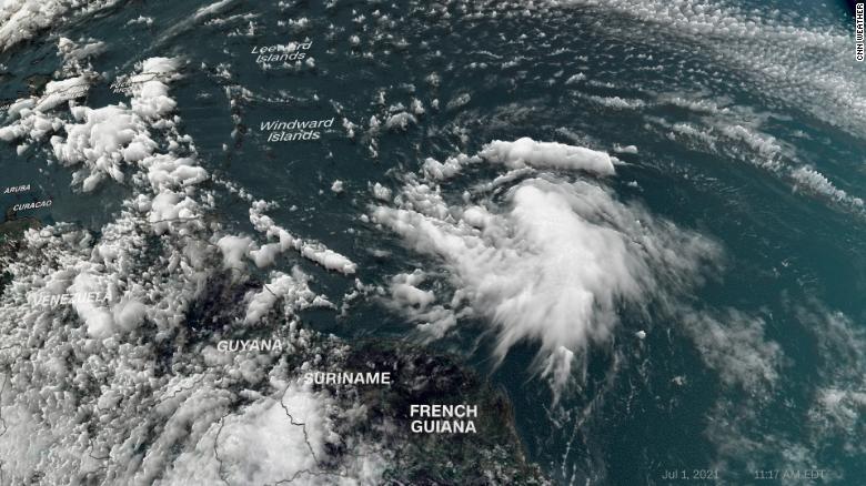 Elsa kasırgası Küba ve Florida’yı alarma geçirdi