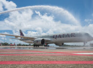 Qatar Airways, Phuket’te su takı ile karşılandı