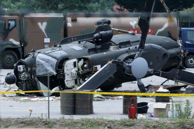 Güney Kore’de askeri helikopter inişte düştü