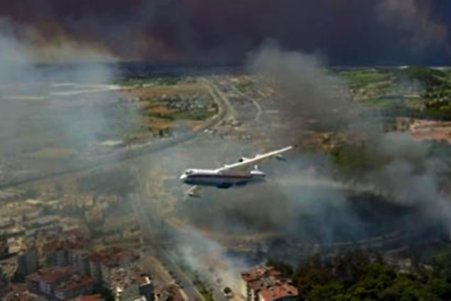 Rus, Beriev BE-20’ler Manavgat’taki yangına müdahale ediyor