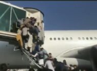 Afganlılar havalimanında birbirini ezdi