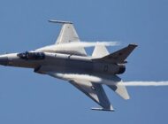 Pakistan’da eğitim uçağı düştü, pilotlar sağ kurtuldu