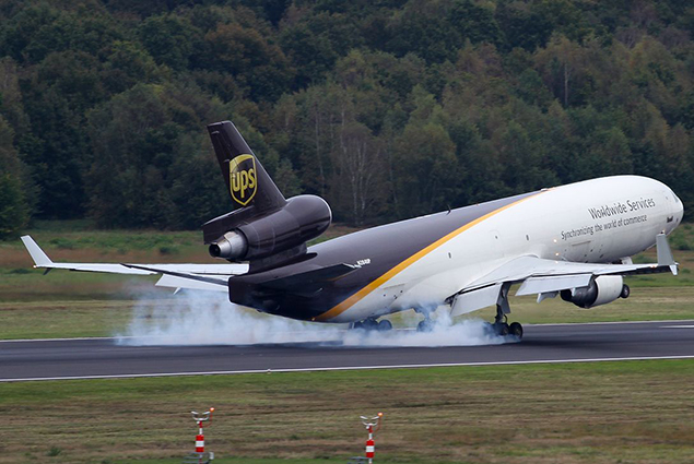 UPS’in MD-11, Phoenix inişinde kuyruğunu sürttü