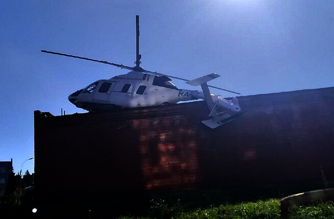 Ambulans helikopter hastane bahçesine inerken kaza yaptı