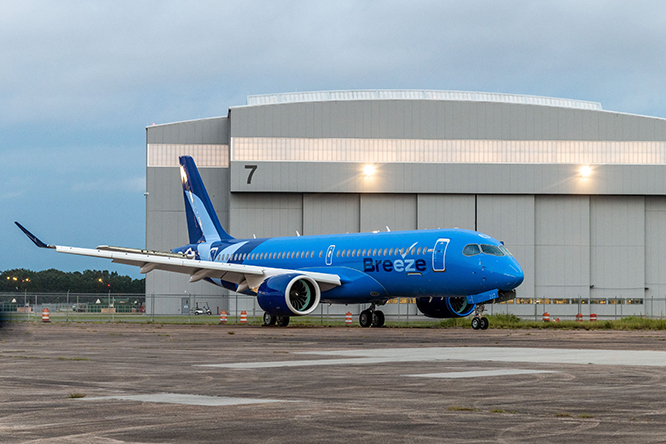 Breeze Airways’in ilk A220 uçağı görüntülendi