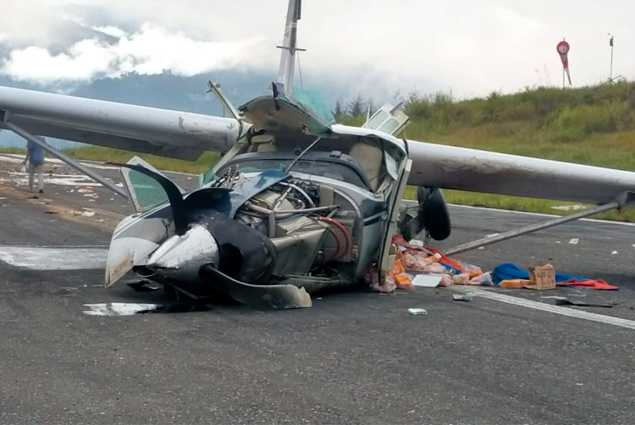 Cessna 208 Papua inişinde kaza yaptı