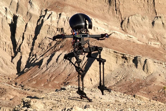 Bu robot uçuyor