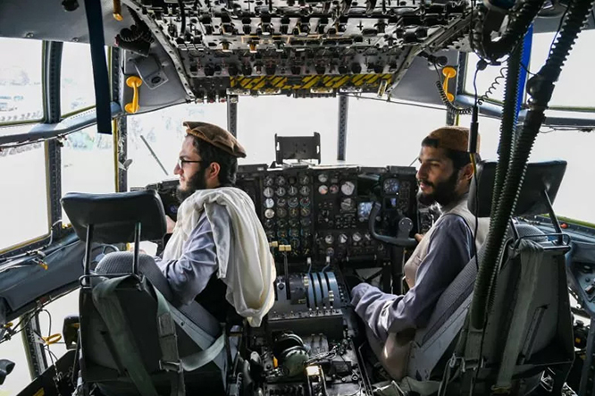 Taliban, Afganistan’dan kaçan pilotları geri çağırıyor