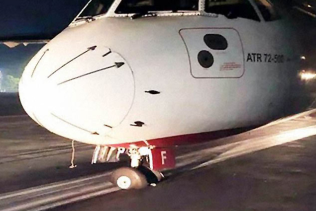 Novoair’e ait ATR-72’nin inişte ön dikmesi kırıldı