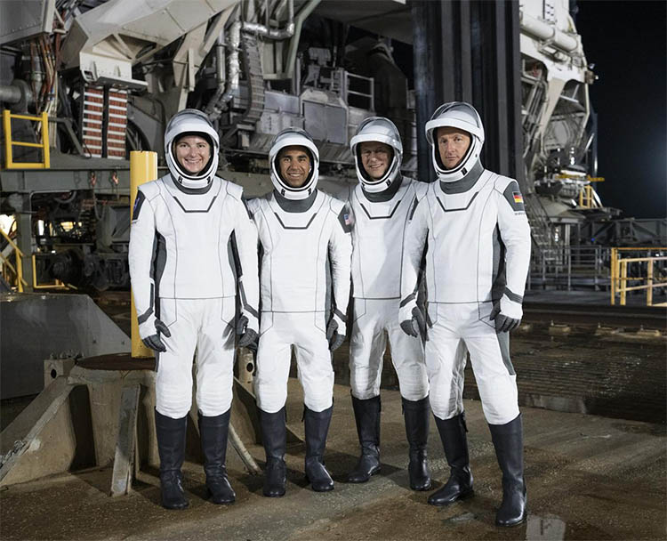 SpaceX, NASA uçuşunu erteledi