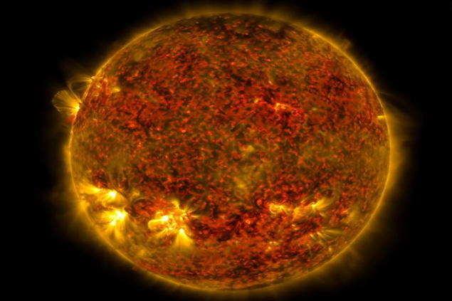 NASA, güneşteki patlamay kaydetti