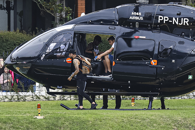 Neymar antremana helikopteriyle geldi