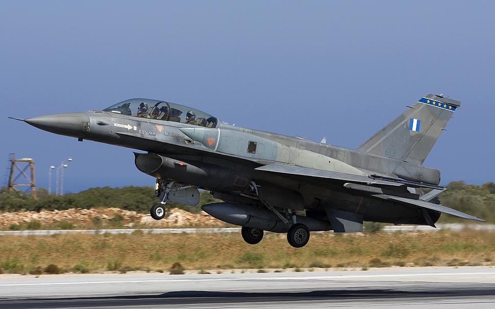 Yunanistan’da eğitim sırasında F-16 düştü