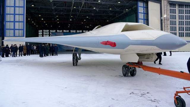 Rusya, S-70 Ohotnik’in yer testlerine başladı