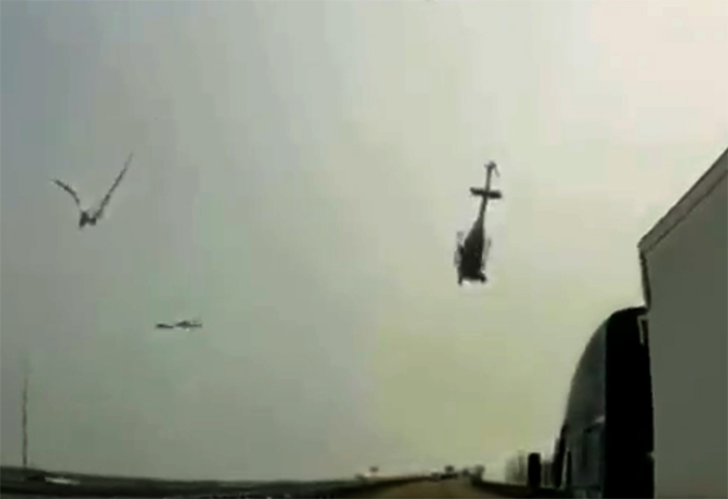 ABD’de Bell 407 otoyola düştü