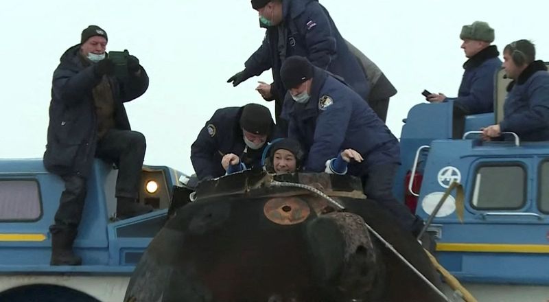 Uzay turistleri dünyaya döndü