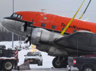 1943 üretimi DC-3 Douglas Alaska’da acil indi