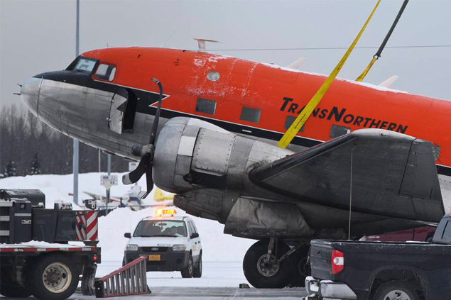 1943 üretimi DC-3 Douglas Alaska’da acil indi