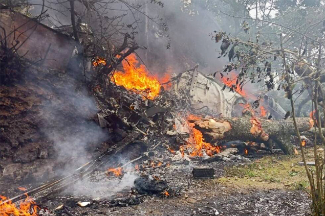Hindistan’da Genelkurmay Başkanı’nı taşıyan helikopter düştü
