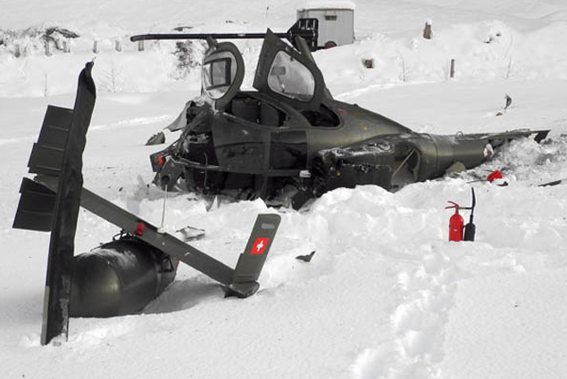 İsviçre’de 500N tipi helikopter sert indi