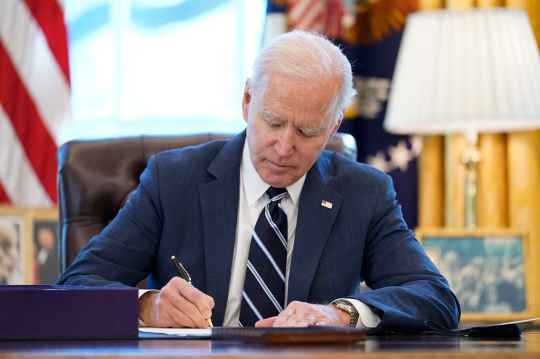 Joe Biden 770 milyar dolarlık yeni tasarıyı imzaladı