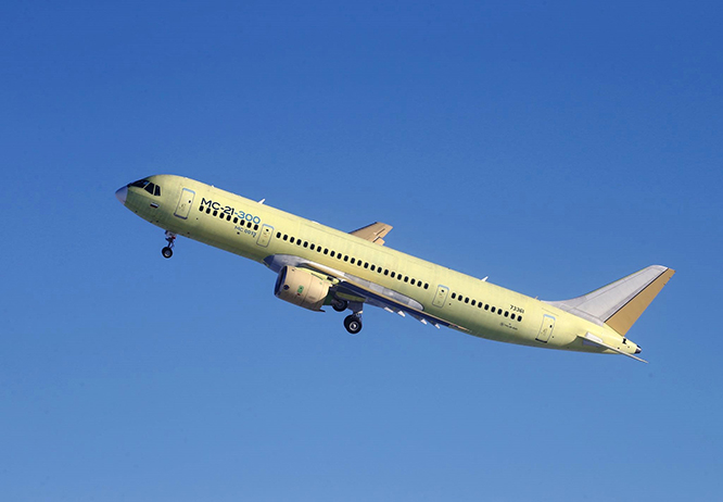 MC-21-300 kompozit kanatlarıyla ilk uçuşunu yaptı