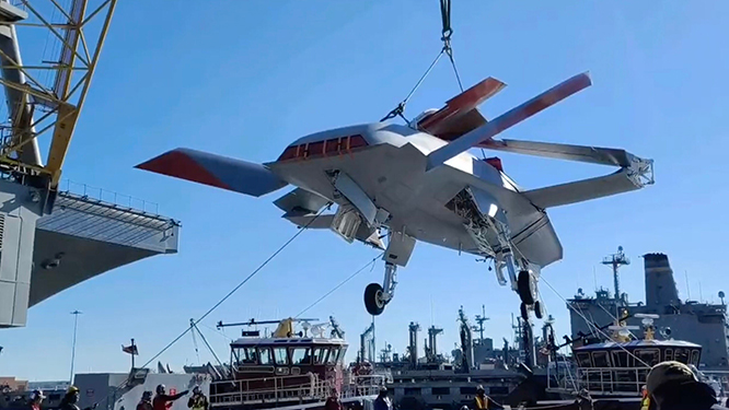 MQ-25 Stingray, uçak gemisinden test uçuşlarına başlıyor