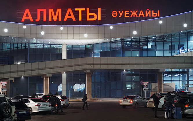 Kazakistan uçuşları protestocular nedeniyle durdu