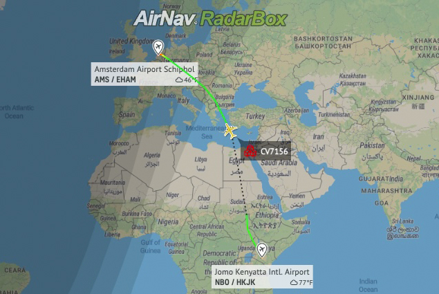Cargolux uçağının iniş takımlarında uçtu