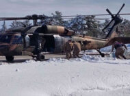 MSB, karda mahsur kalanlara 2 helikopter gönderdi