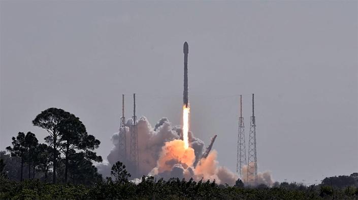 SpaceX, 46 starlink uydusunu uzaya gönderdi