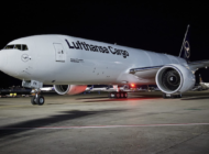 Lufthansa kargo uçağını açık kapı geri döndürdü
